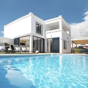 https://villa-abeto.in-canary-islands.com